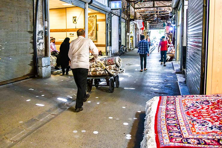 بازار فرش بر دار مرمت