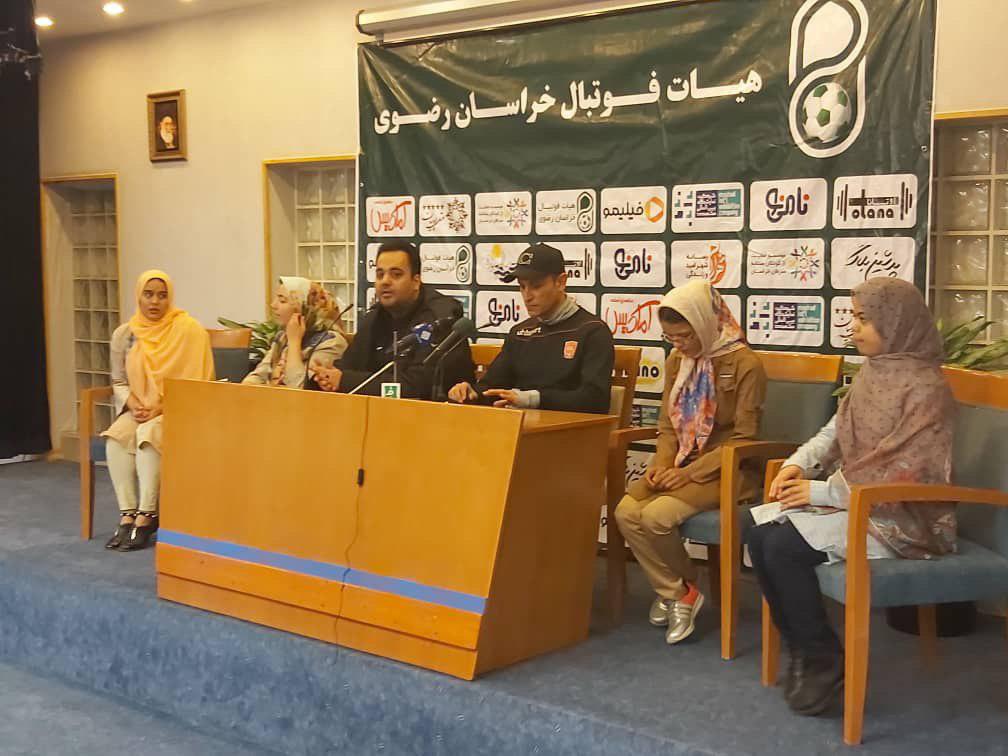 اقدام جالب یحیی گل محمدی در برگزاری نشست خبری اقدام جالب یحیی گل محمدی در برگزاری نشست خبری