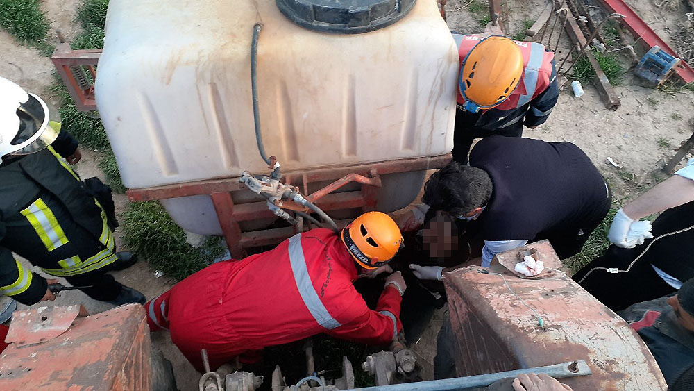 سهل‌انگاری حین کار، منجربه قطع دست یک مرد در مشهد شد+تصاویر