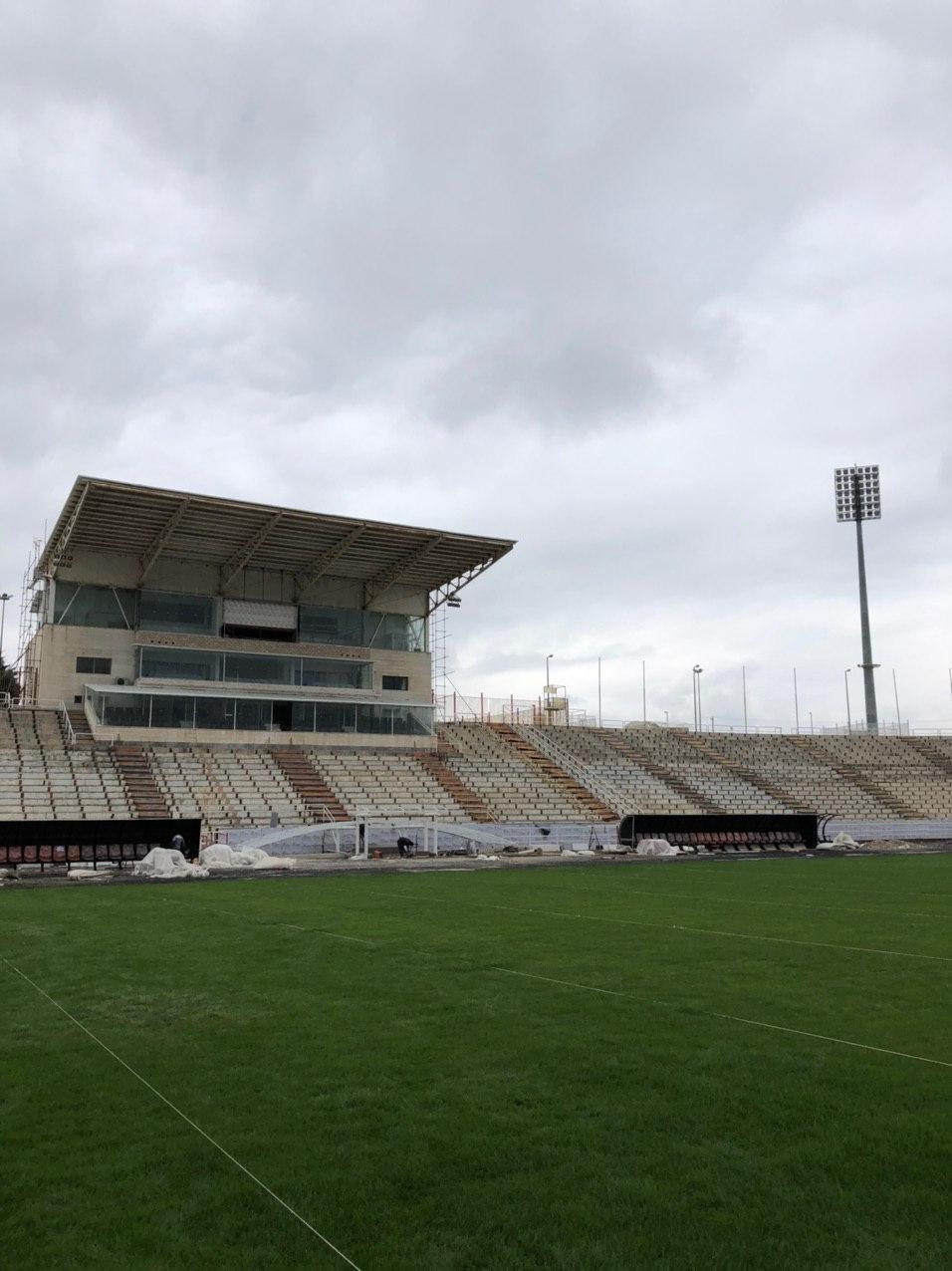 ادامه روند تجهیز ورزشگاه ثامنالأئمه (ع) ادامه روند تجهیز ورزشگاه ثامنالأئمه (ع)