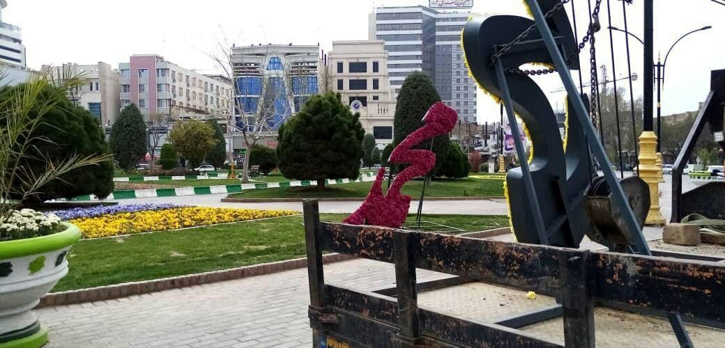 جانمایی و نصب ۱۹ گلنوشته با نام حضرت محمد (ص) در مشهد جانمایی و نصب ۱۹ گلنوشته با نام حضرت محمد (ص) در مشهد