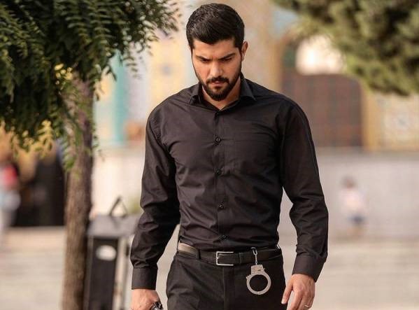 سینا مهراد بازیگر سریال «آقازاده» مهمان مهران مدیری در برنامه دورهمی است