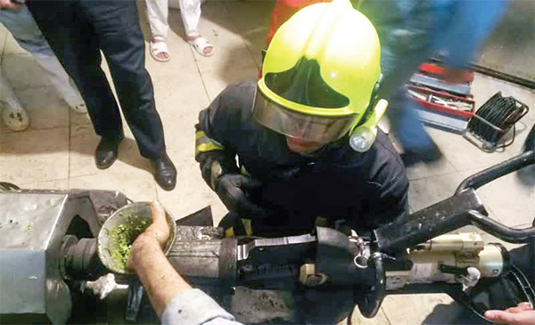 قطع انگشتان دست با چرخ گوشت