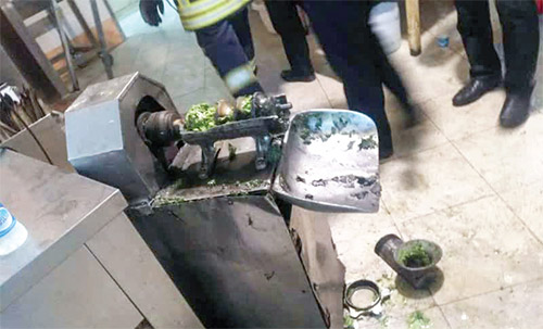 قطع انگشتان دست با چرخ گوشت