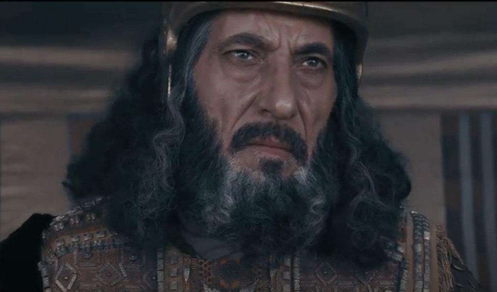 بازیگر قزاق پس از بازی در فیلمی جعلی و پس از اعتراض کاربران ایرانی، ناچار به عذرخواهی شد