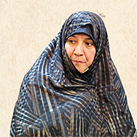 از برانکارد پایین می‌آمد تا برود منطقه