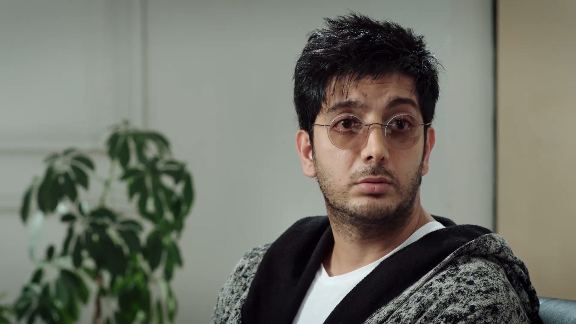 مروی بر آثار تلویزیونی و سینمایی که به‌علت تغییر بازیگرانشان با چالش روبه‌رو شدند