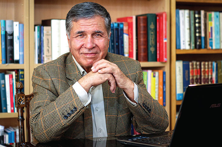 نیم&zwnj;قرن عشق&zwnj;ورزی به ادبیات