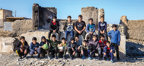 روایتی از زمین بازی که معتادان در آنجا پیش چشم کودکان افیون و الکل مصرف می&zwnj;کنند