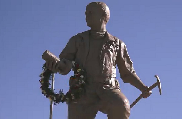 از تندیس زنده&zwnj;یاد عباس جعفری، عکاس و طبیعت گرد رونمایی شد + ویدئو