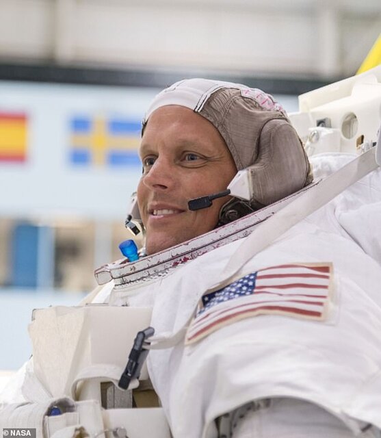 ناسا ۲ مسافر ماموریت کرو-۴ را معرفی کرد ناسا ۲ مسافر ماموریت کرو-۴ را معرفی کرد