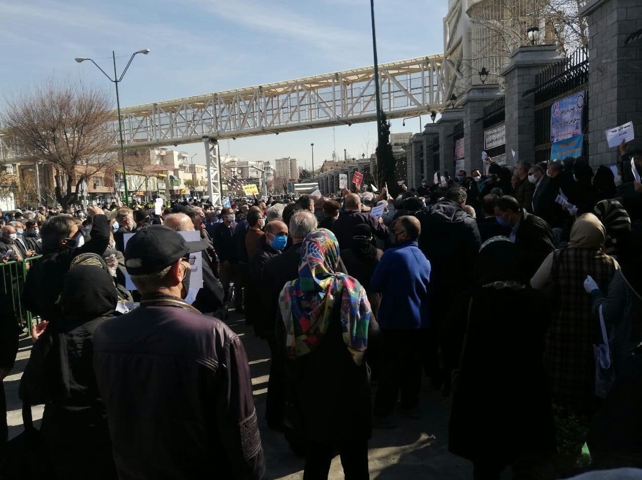 اعتراض بازنشستگان تأمین اجتماعی به وضعیت معیشتی + تصاویر