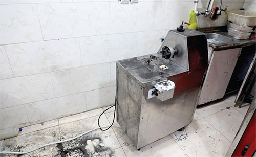 چرخ&zwnj;گوشت&zwnj;ها همچنان دست&zwnj;ها را می&zwnj;بلعند