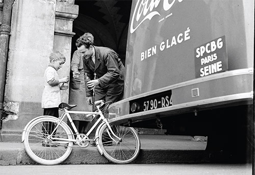 کوکاکولای فرانسوی در برابر جامعه سرمایه‌داری