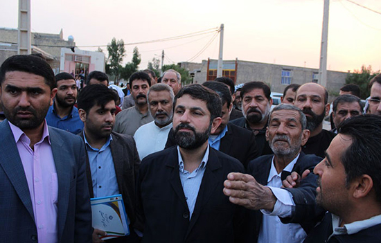 نگاهی به سیلیهایی که مردم از مسئولان خوردند نگاهی به سیلیهایی که مردم از مسئولان خوردند