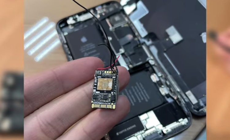 ردیابی کوچک در آیفون یک فعال ضد فساد روس پیدا شد ردیابی کوچک در آیفون یک فعال ضد فساد روس پیدا شد