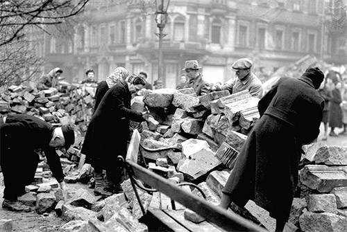 بازسازی &laquo;درسدن&raquo; با دست&zwnj;های خالی