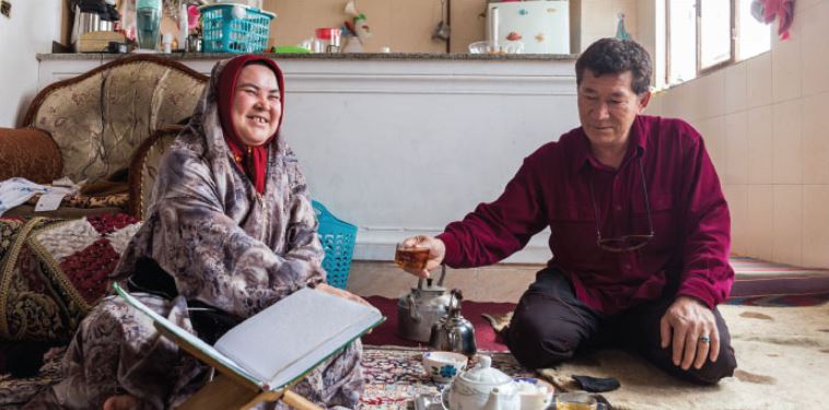 گفت‌وگو با هنرمند روشن دل افغانستانی که قصد دارد آیات قرآن را ببافد