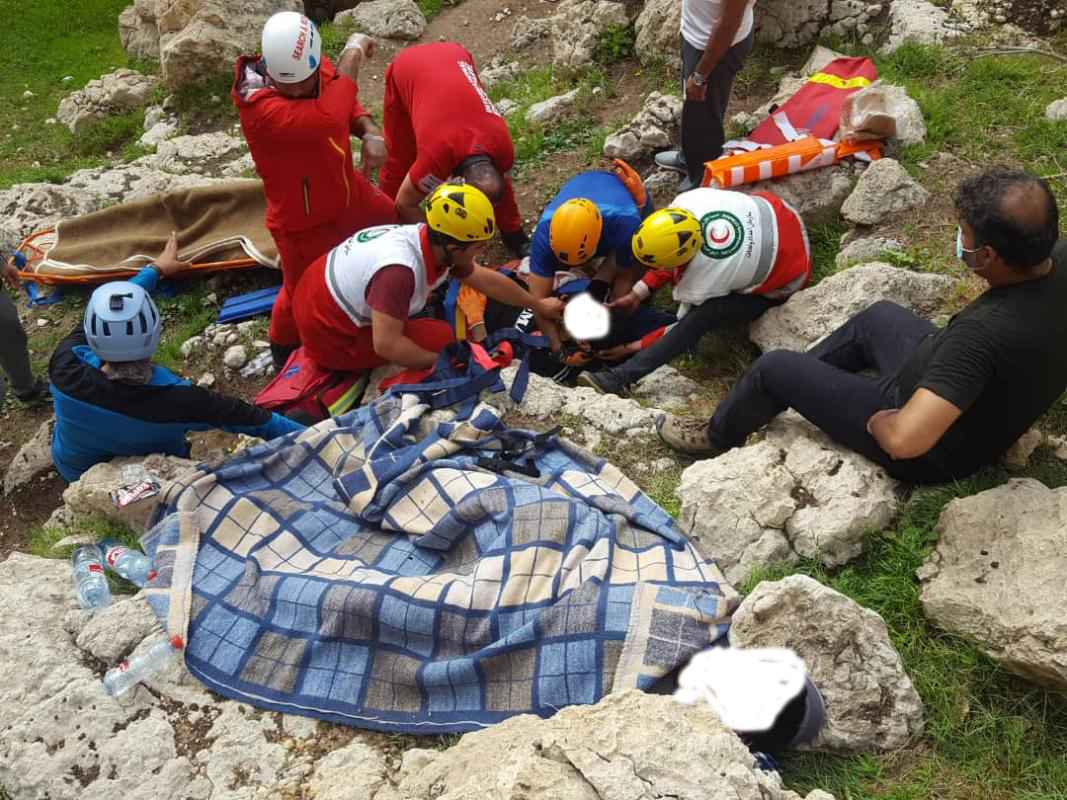 سقوط سه کوهنورد در ارتفاعات دشتستان بوشهر + فیلم و عکس سقوط سه کوهنورد در ارتفاعات دشتستان بوشهر + فیلم و عکس