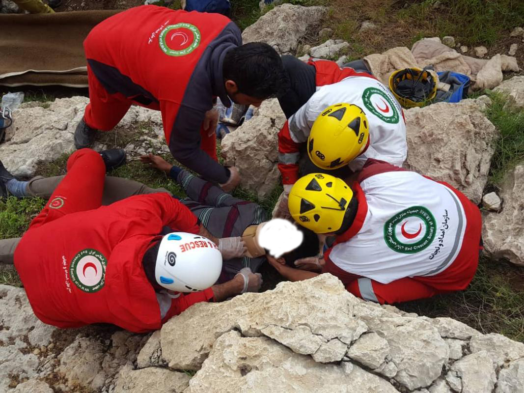 سقوط سه کوهنورد در ارتفاعات دشتستان بوشهر + فیلم و عکس سقوط سه کوهنورد در ارتفاعات دشتستان بوشهر + فیلم و عکس