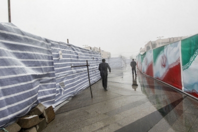 بارش برف در مشهد در آخرین روز‌های زمستان ۱۳۹۹ + تصاویر