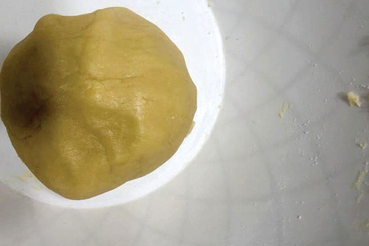 شیرینی نعلی شکل