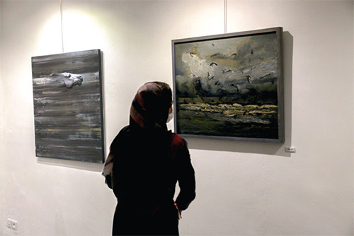 رد رفاقت روی دیوار‌های تازه‌رنگ‌شده