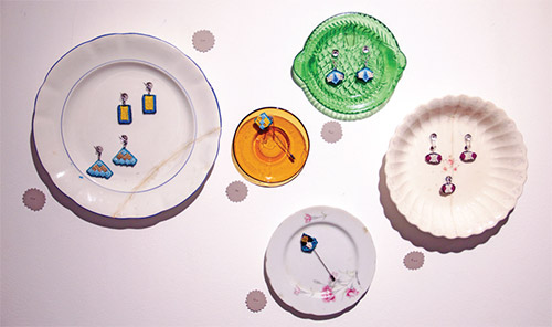 برخاسته از نقش و واژه&zwnj;های غبارآلود