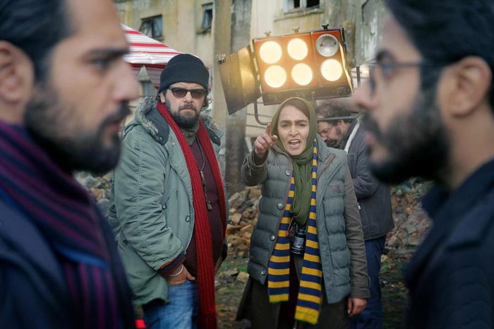 نقد فیلم «مشمشه» اثر تازه شاهد احمدلو | پشت صحنه‌ای از ضبط یک فیلم فرضی