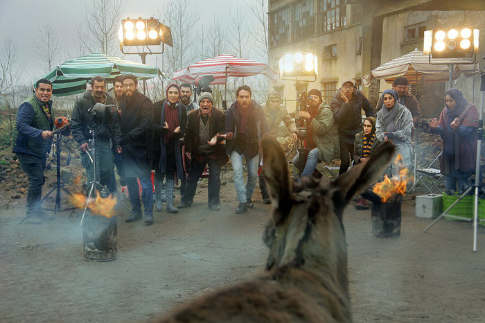 نقد فیلم «مشمشه» اثر تازه شاهد احمدلو | پشت صحنه‌ای از ضبط یک فیلم فرضی