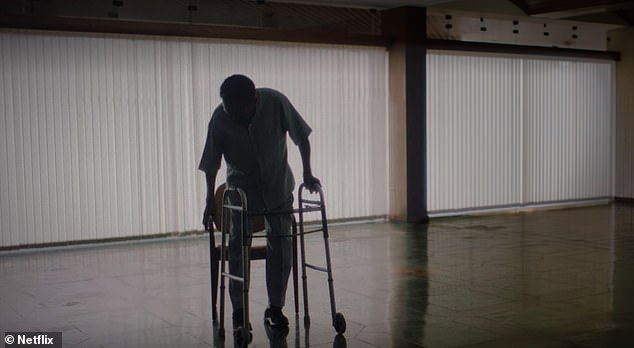 پله، اسطوره فوتبال جهان نمی‌تواند روی پاهای خود راه برود!+ عکس