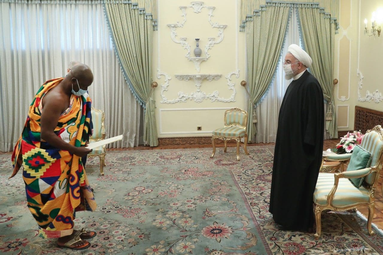 لباس عجیب سفیر غنا در دیدار با روحانی + عکس لباس عجیب سفیر غنا در دیدار با روحانی + عکس