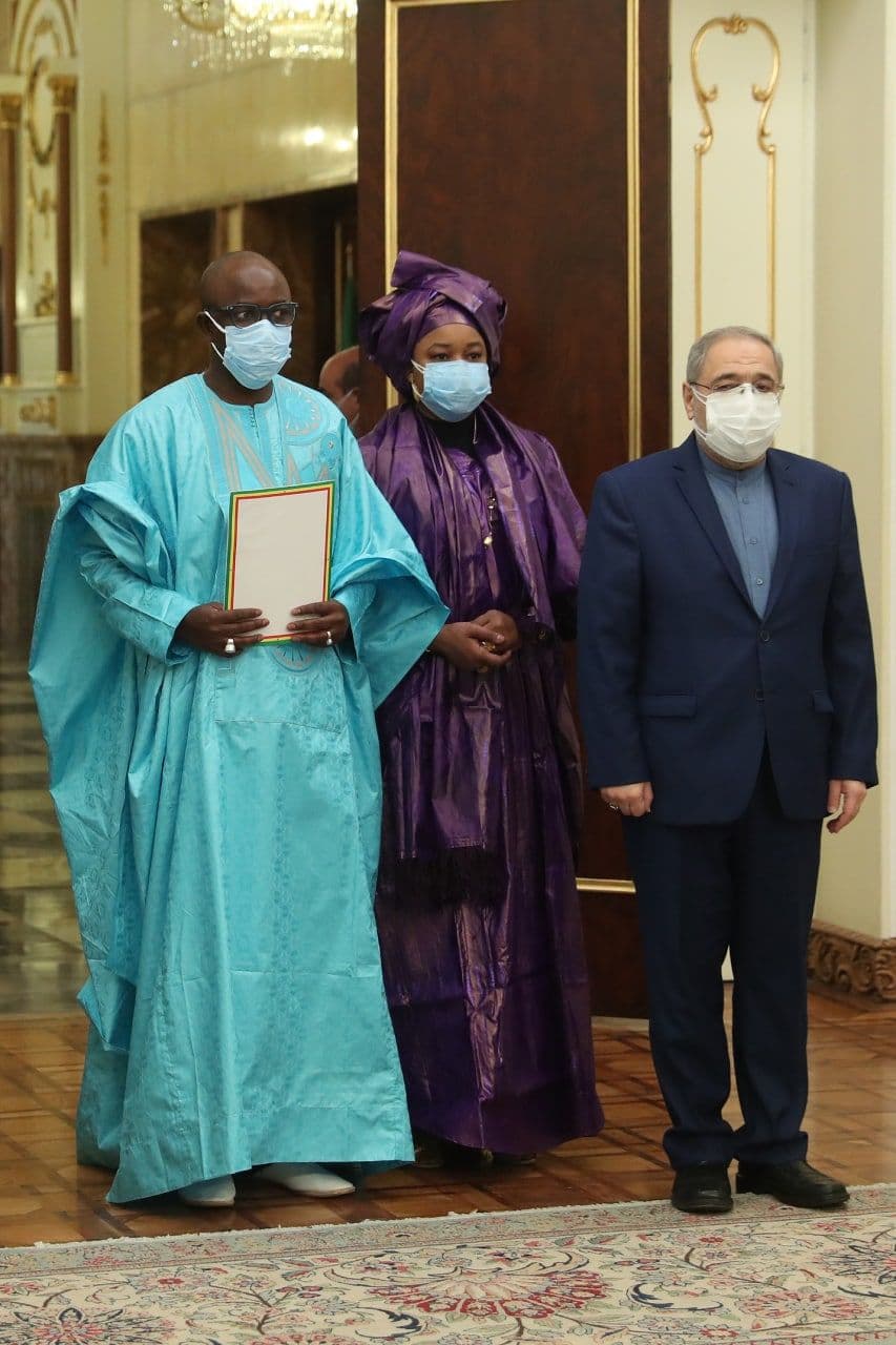 لباس عجیب سفیر غنا در دیدار با روحانی + عکس لباس عجیب سفیر غنا در دیدار با روحانی + عکس