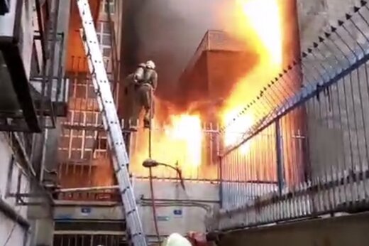 آتش سوزی در انبار پنبه در خیابان مولوی تهران + فیلم و عکس آتش سوزی در انبار پنبه در خیابان مولوی تهران + فیلم و عکس