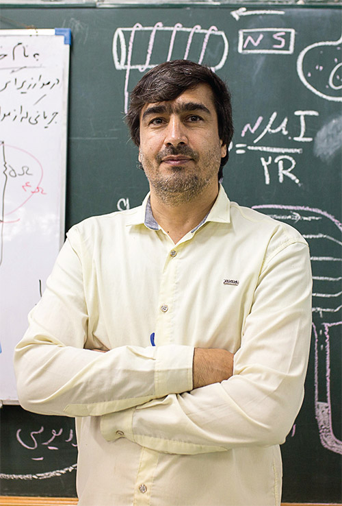 معلم کتانی‌پوش و آموزگار نمدکار