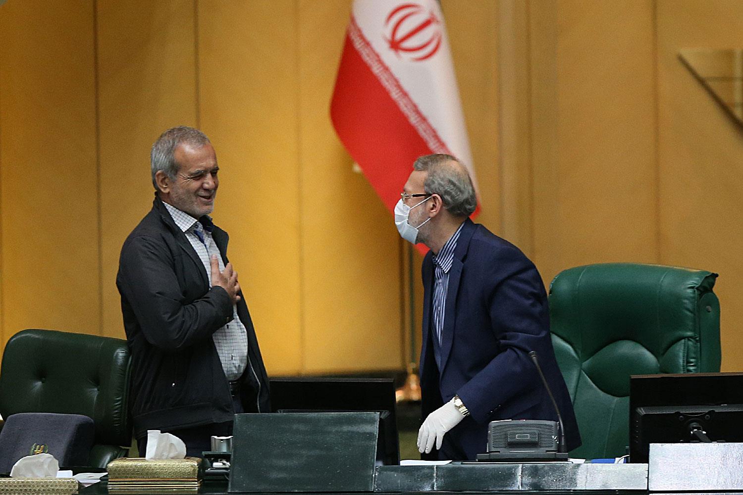 تام هنکس نقش علی لاریجانی را بازی میکند! تام هنکس نقش علی لاریجانی را بازی میکند!