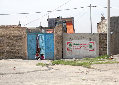 بی&zwnj;پولی، بی&zwnj;کاری، بی&zwnj;سوادی