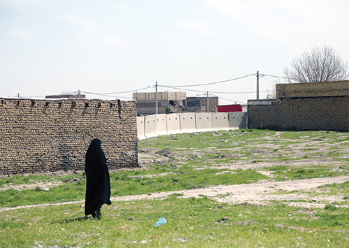 بی&zwnj;پولی، بی&zwnj;کاری، بی&zwnj;سوادی