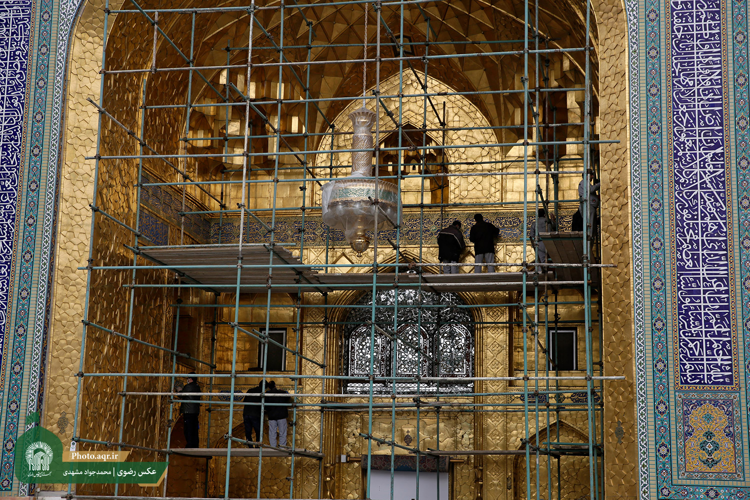 مرمت گنجینه‌های معماری و هنری بارگاه امام رضا(ع) در روز‌های کرونایی+عکس