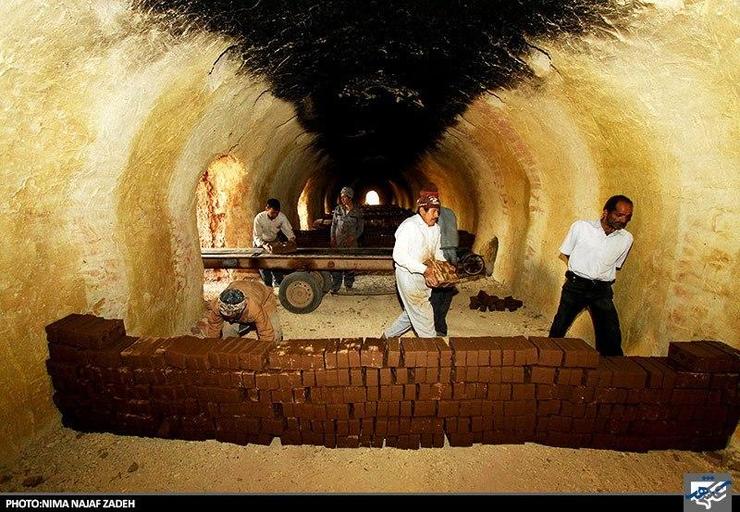 رئیس اتحادیه فروشندگان مصالح ساختمانی مشهد با اشاره به اینکه افزایش نرخ دستمزد کارگران بر افزایش قیمت مصالح ساختمانی تأثیر زیادی دارد، گفت: باتوجه به اینکه مقرر شد نرخ دستمزد کارگران تا ۲۱درصد افزایش یابد، طبیعی است که قیمت مصالح ساختمانی نیز به همان نسبت گران شود.
