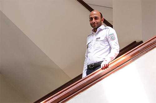 امداد با لباس سرخ و سپید