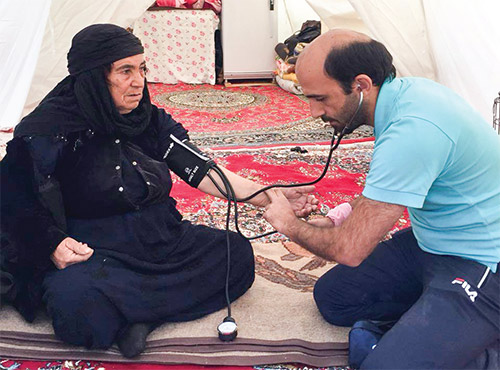 امداد با لباس سرخ و سپید