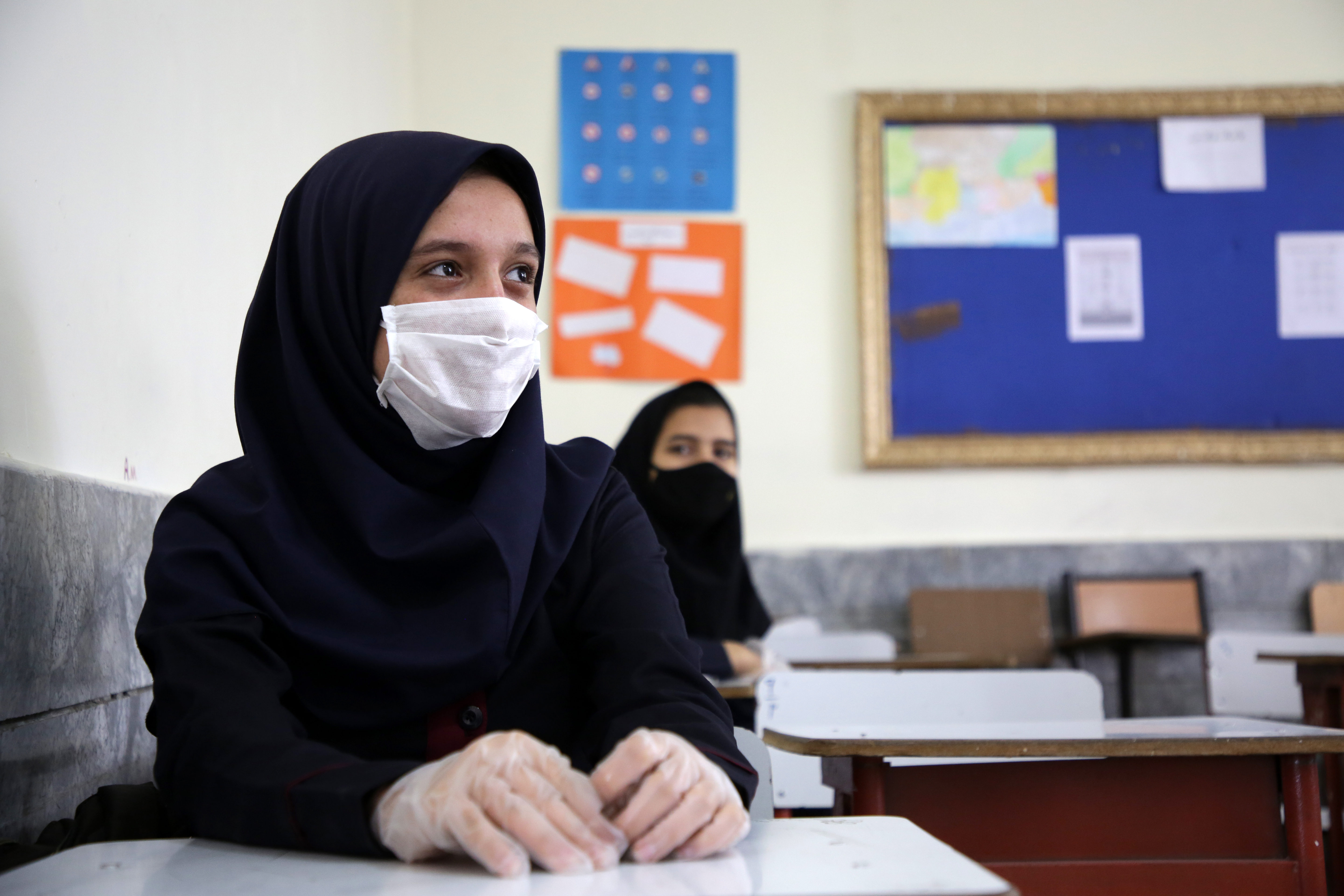 استقبال دانشآموزان پایه اول تا سوم ابتدایی از بازگشایی مدارس+تصاویر استقبال دانشآموزان پایه اول تا سوم ابتدایی از بازگشایی مدارس+تصاویر