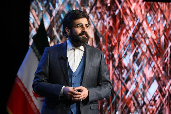 محسن چاوشی تیتراژ برنامه مثل ماه را می‌خواند