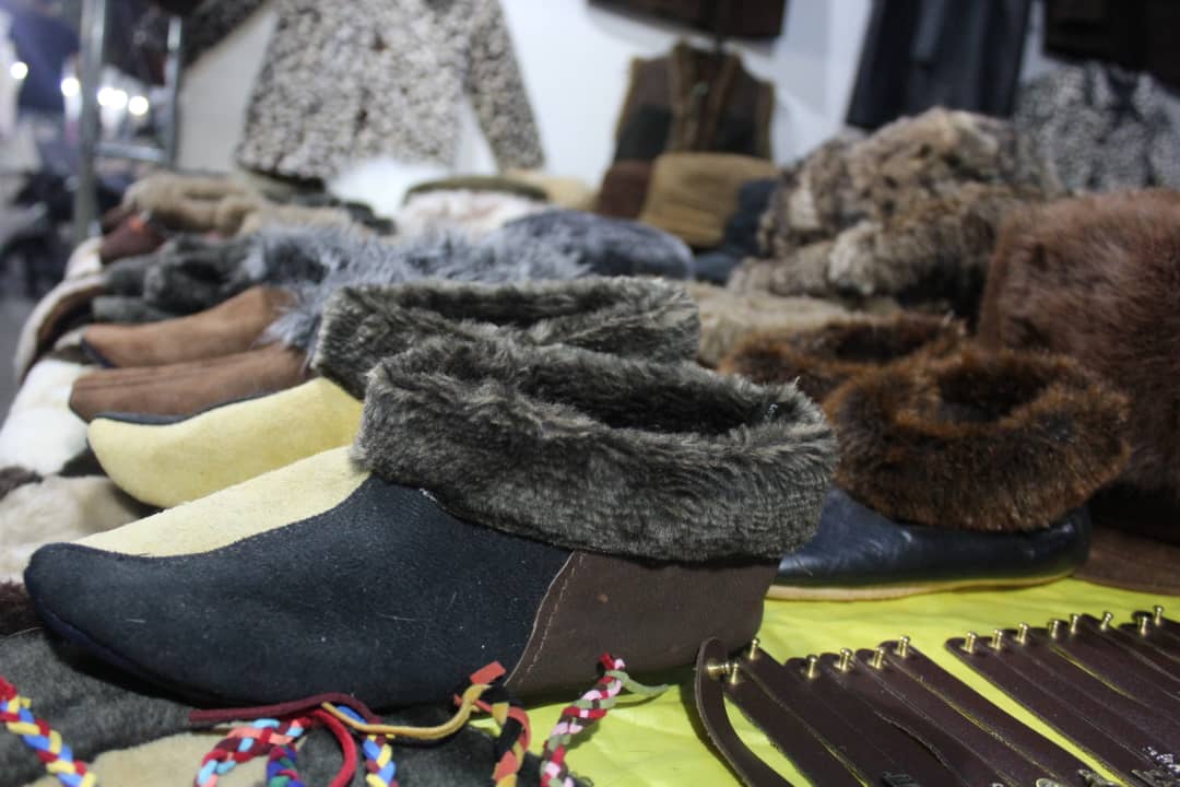 مشکلات فراوانی برای عرضه صنایع دستی داریم/نظارت بر ۷۰ رشته صنایع دستی