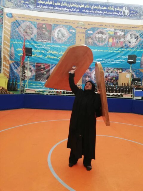 کبادهکشی یک زن، عامل برکناری مرشد و زورخانهدار + عکس کبادهکشی یک زن، عامل برکناری مرشد و زورخانهدار + عکس