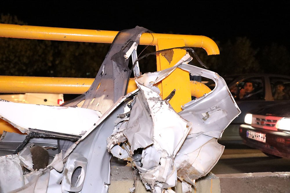 تصادف هولناک پژو پارس در میدان امام علی(ع)+تصاویر تصادف هولناک پژو پارس در میدان امام علی(ع)+تصاویر