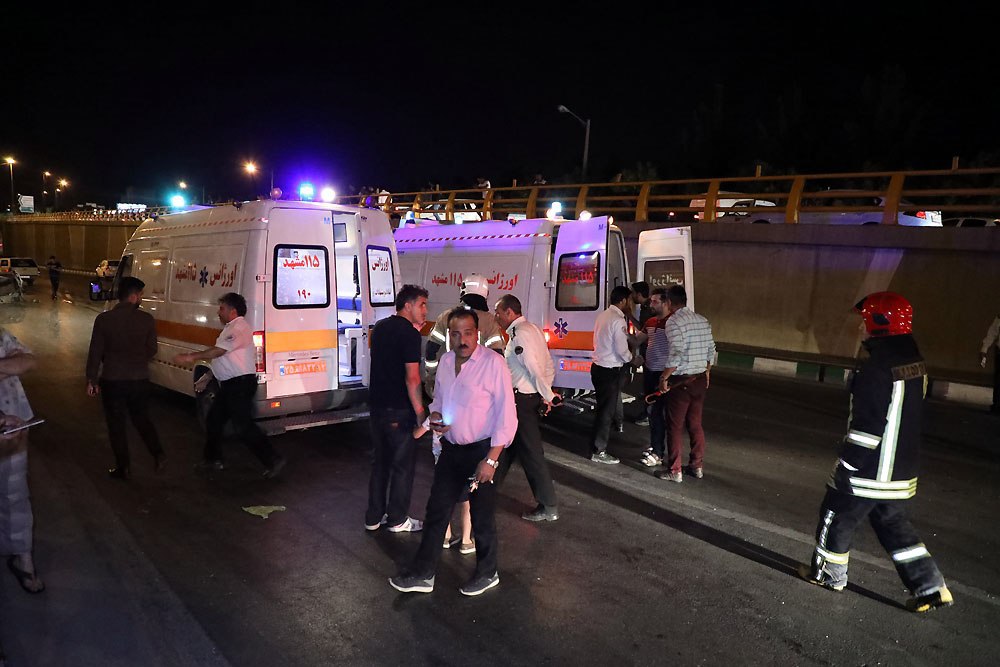 تصادف هولناک پژو پارس در میدان امام علی(ع)+تصاویر تصادف هولناک پژو پارس در میدان امام علی(ع)+تصاویر