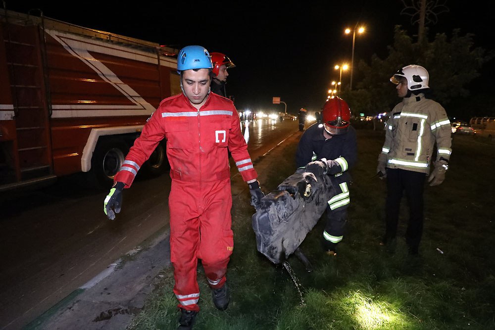 تصادف هولناک پژو پارس در میدان امام علی(ع)+تصاویر تصادف هولناک پژو پارس در میدان امام علی(ع)+تصاویر