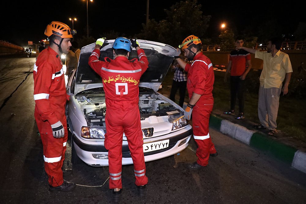 تصادف هولناک پژو پارس در میدان امام علی(ع)+تصاویر تصادف هولناک پژو پارس در میدان امام علی(ع)+تصاویر